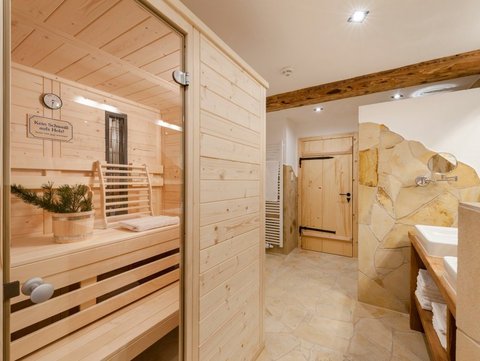 Private Sauna im Badezimmer der Ferienwohnung Staller Ferienhof in Seeon am Chiemsee